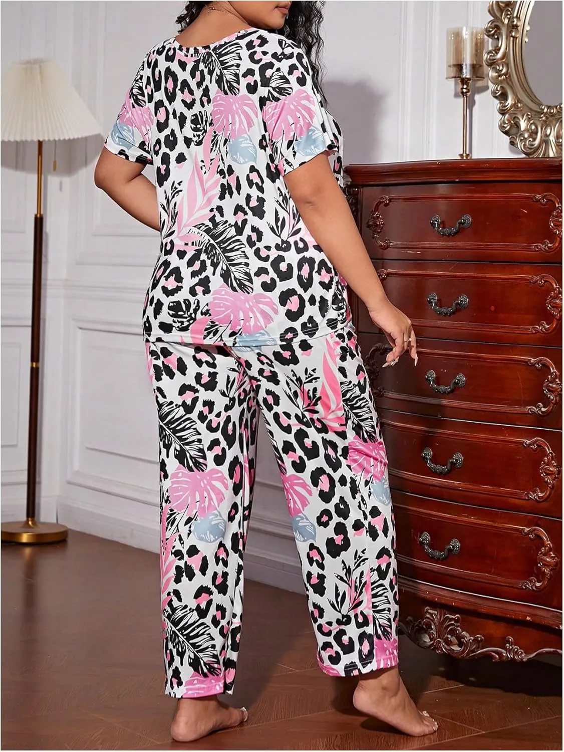 SOLY HUX Pajama Sets for Women 2 Piece Plus Size Leopard Print Sleepwear Short Sleeve Tee and Pants Loungewear